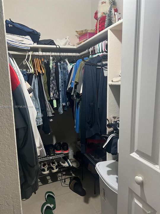 For Sale: $185,000 (1 beds, 1 baths, 605 Square Feet)
