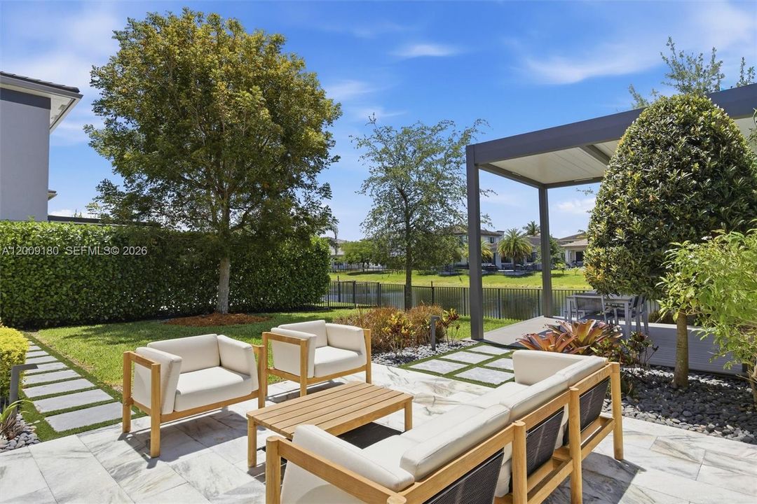 En Venta: $1,090,000 (4 camas, 4 baños, 3056 Pies cuadrados)