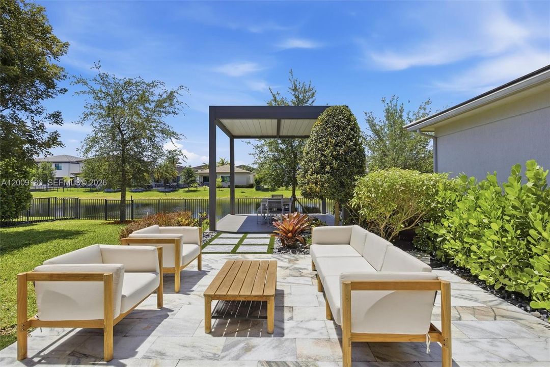 En Venta: $1,090,000 (4 camas, 4 baños, 3056 Pies cuadrados)