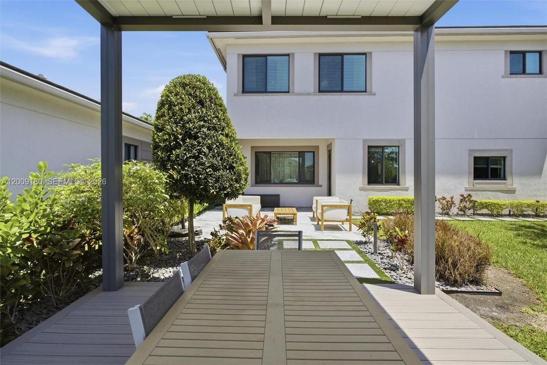 En Venta: $1,090,000 (4 camas, 4 baños, 3056 Pies cuadrados)
