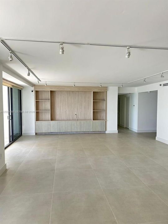 Activo con contrato: $8,500 (2 camas, 2 baños, 2060 Pies cuadrados)