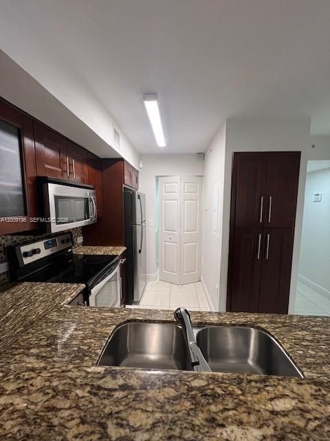 Active With Contract: $2,250 (2 beds, 2 baths, 1065 Square Feet)