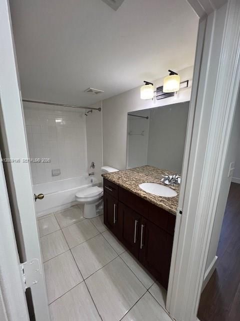 Active With Contract: $2,250 (2 beds, 2 baths, 1065 Square Feet)