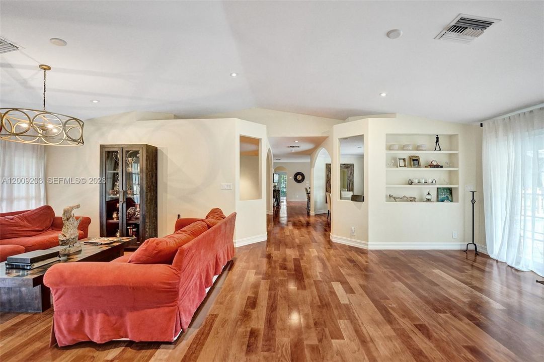 For Rent: $14,500 (4 beds, 3 baths, 5038 Square Feet)