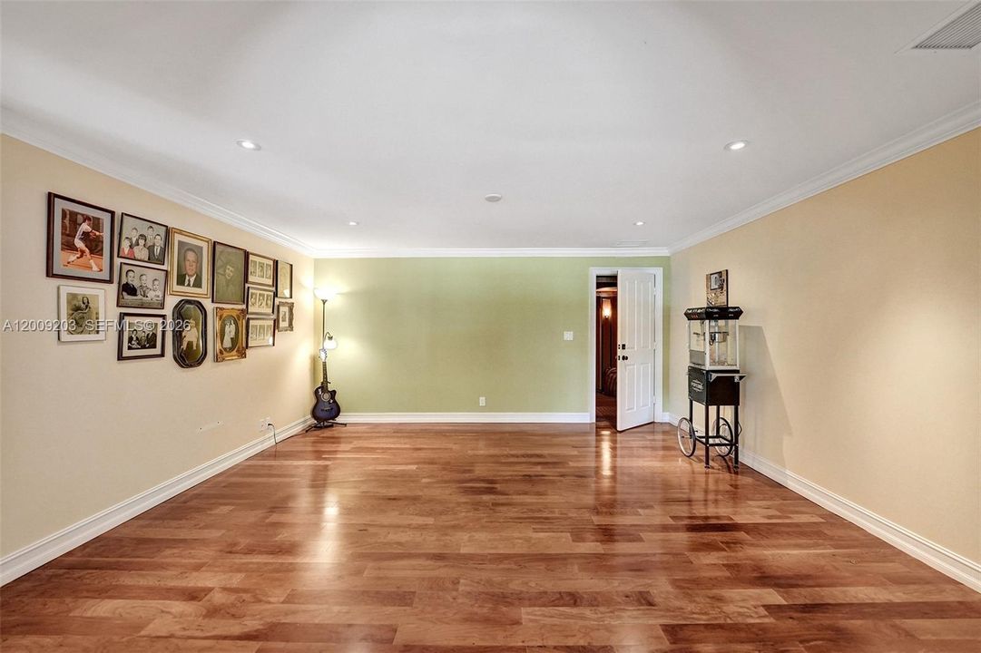 For Rent: $14,500 (4 beds, 3 baths, 5038 Square Feet)