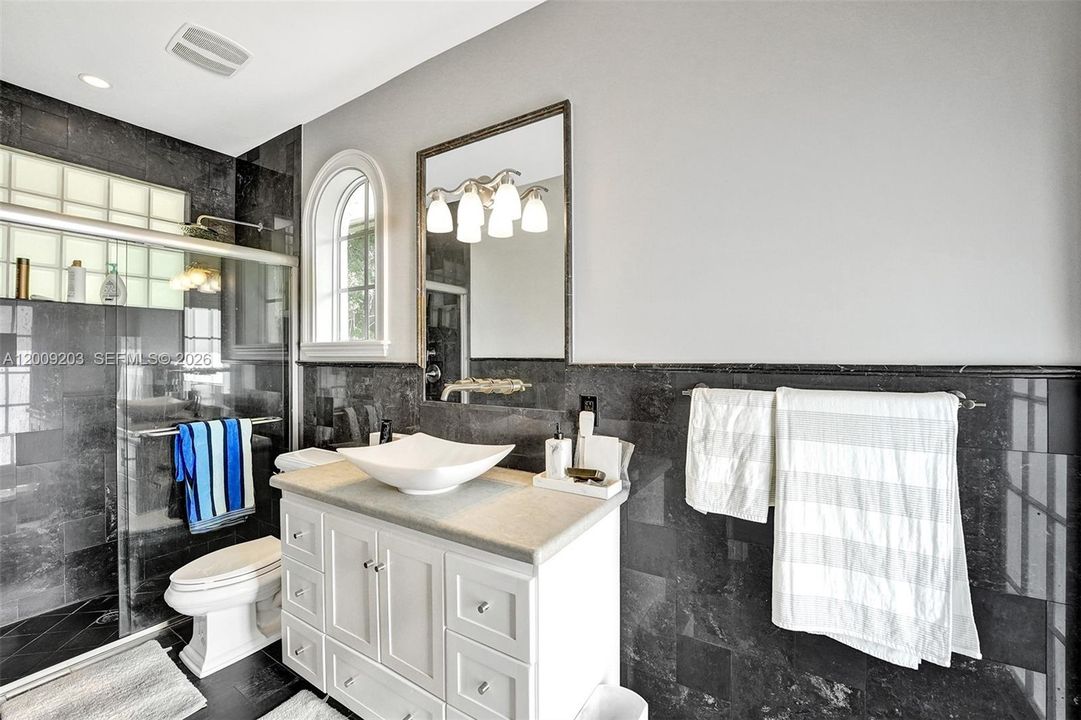For Rent: $14,500 (4 beds, 3 baths, 5038 Square Feet)