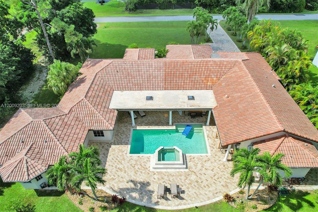 For Rent: $14,500 (4 beds, 3 baths, 5038 Square Feet)