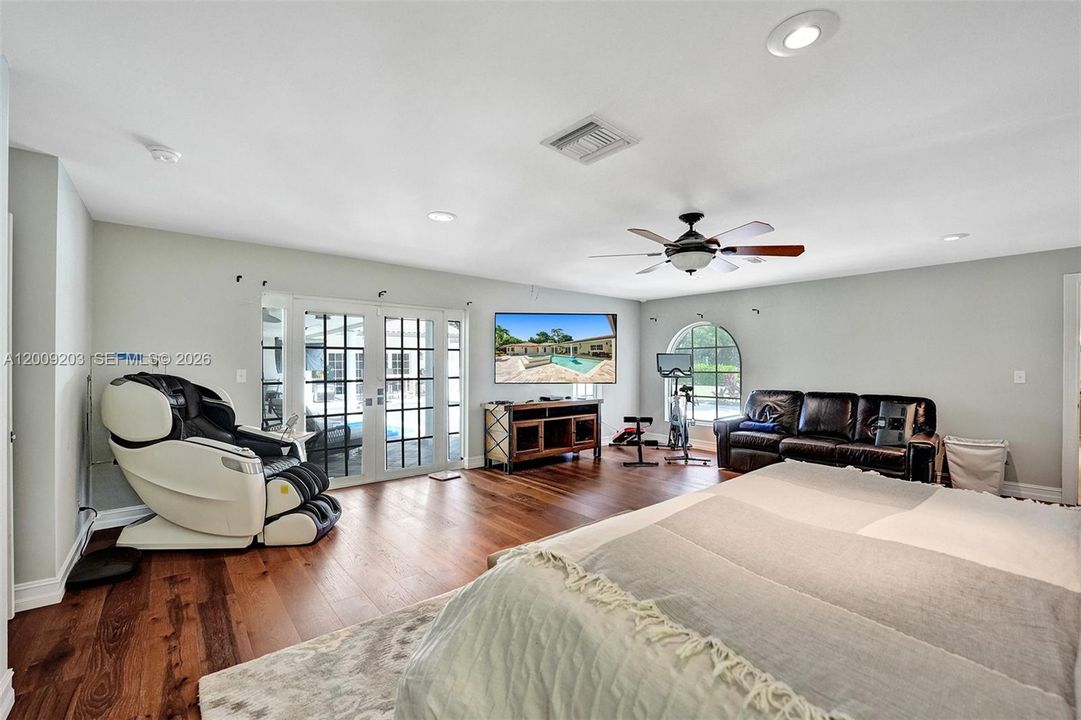 For Rent: $14,500 (4 beds, 3 baths, 5038 Square Feet)