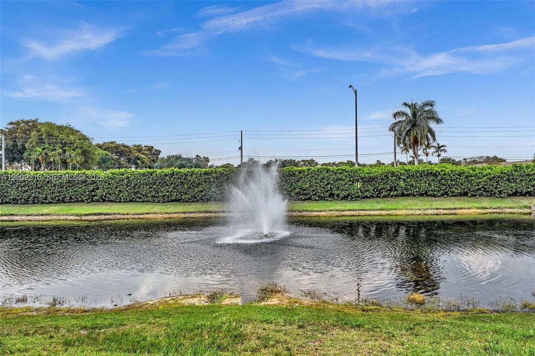 Activo con contrato: $3,950 (3 camas, 3 baños, 2078 Pies cuadrados)