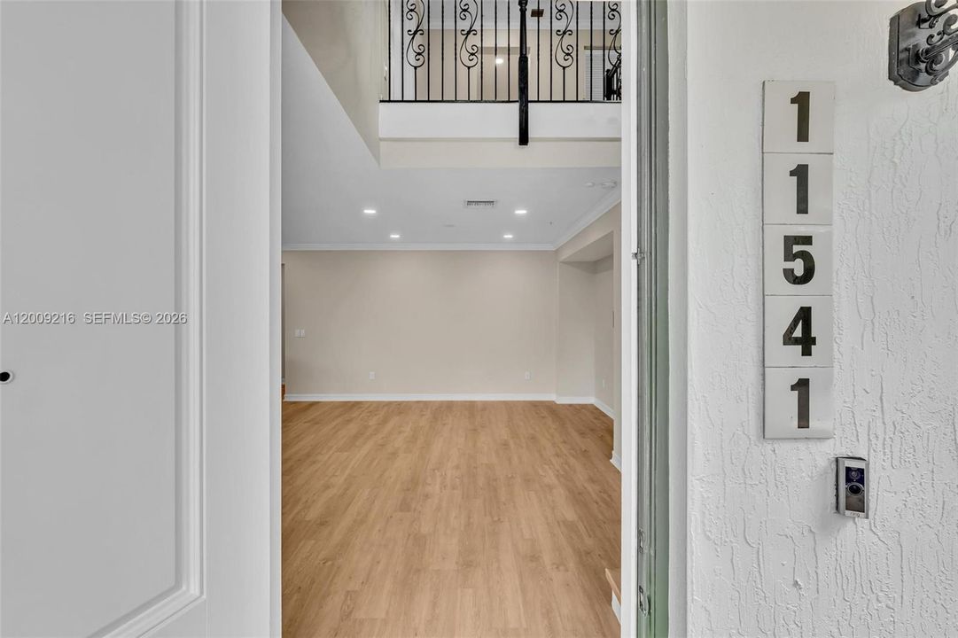 Activo con contrato: $3,950 (3 camas, 3 baños, 2078 Pies cuadrados)