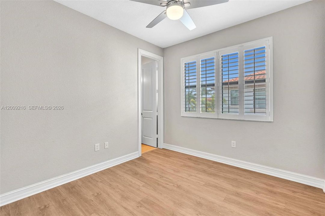 Activo con contrato: $3,950 (3 camas, 3 baños, 2078 Pies cuadrados)