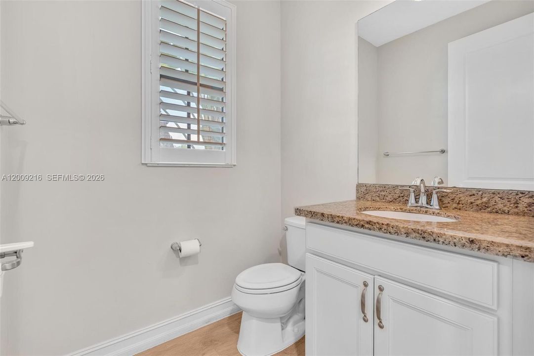 Activo con contrato: $3,950 (3 camas, 3 baños, 2078 Pies cuadrados)