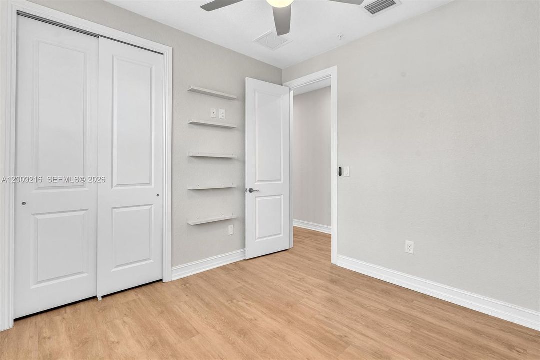 Activo con contrato: $3,950 (3 camas, 3 baños, 2078 Pies cuadrados)