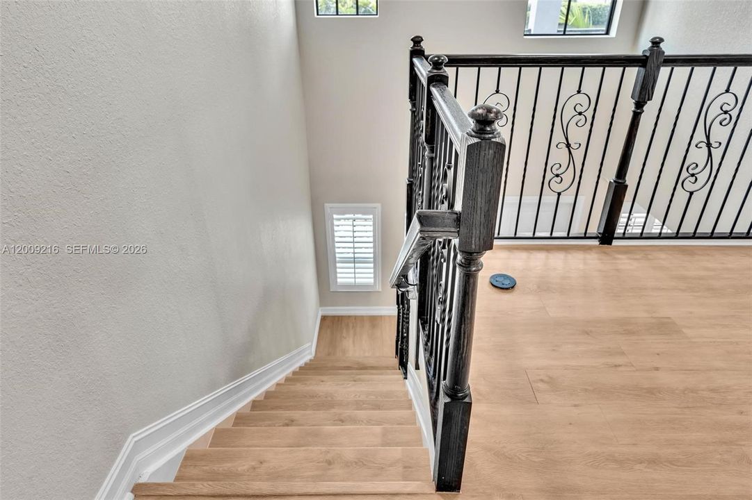 Activo con contrato: $3,950 (3 camas, 3 baños, 2078 Pies cuadrados)