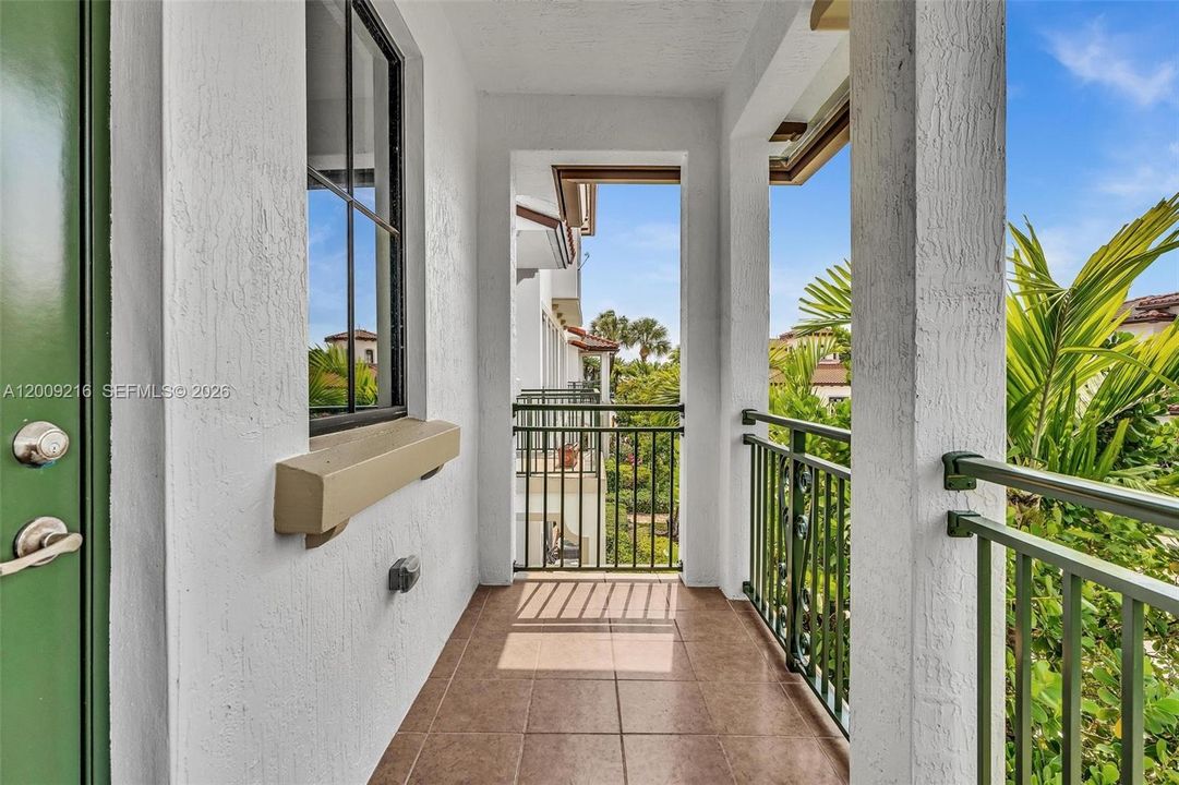 Activo con contrato: $3,950 (3 camas, 3 baños, 2078 Pies cuadrados)