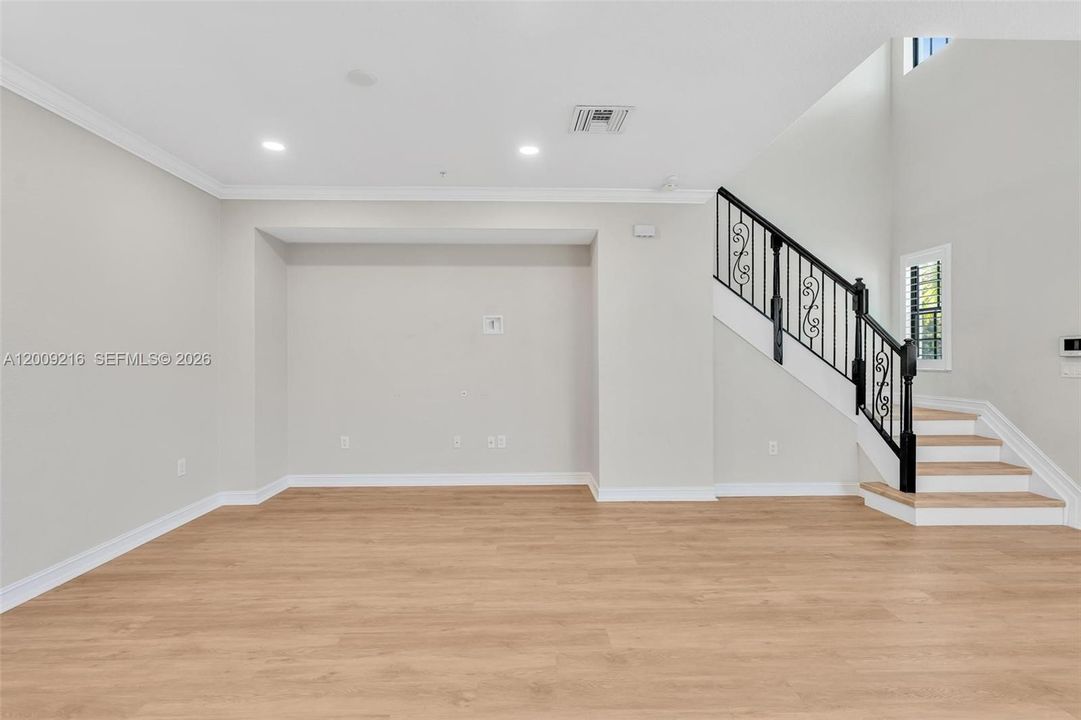 Activo con contrato: $3,950 (3 camas, 3 baños, 2078 Pies cuadrados)