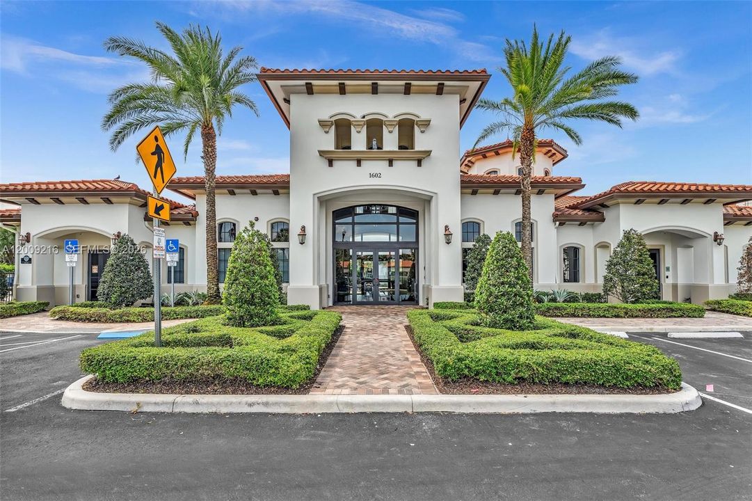 Activo con contrato: $3,950 (3 camas, 3 baños, 2078 Pies cuadrados)