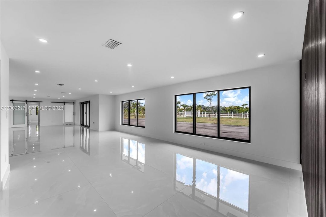 For Sale: $1,750,000 (4 beds, 2 baths, 2680 Square Feet)
