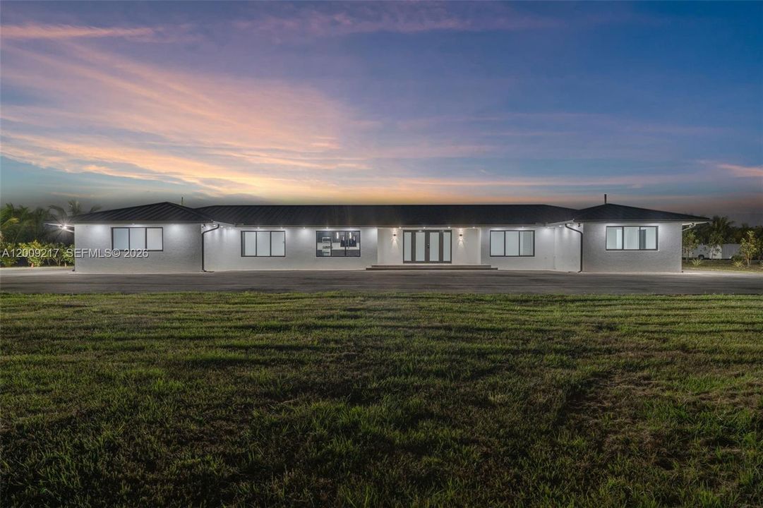 For Sale: $1,750,000 (4 beds, 2 baths, 2680 Square Feet)
