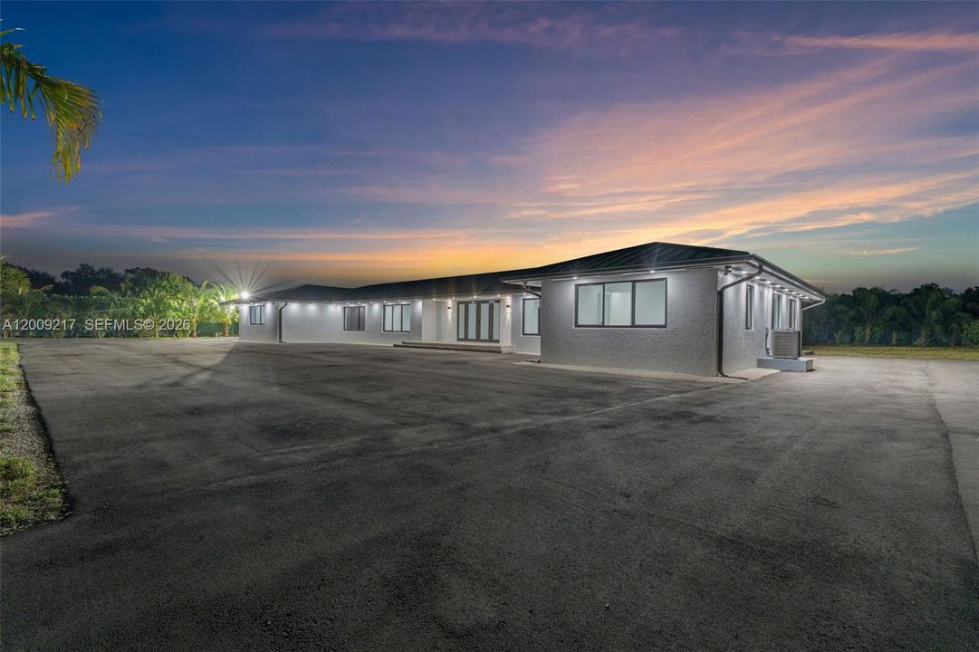 For Sale: $1,750,000 (4 beds, 2 baths, 2680 Square Feet)