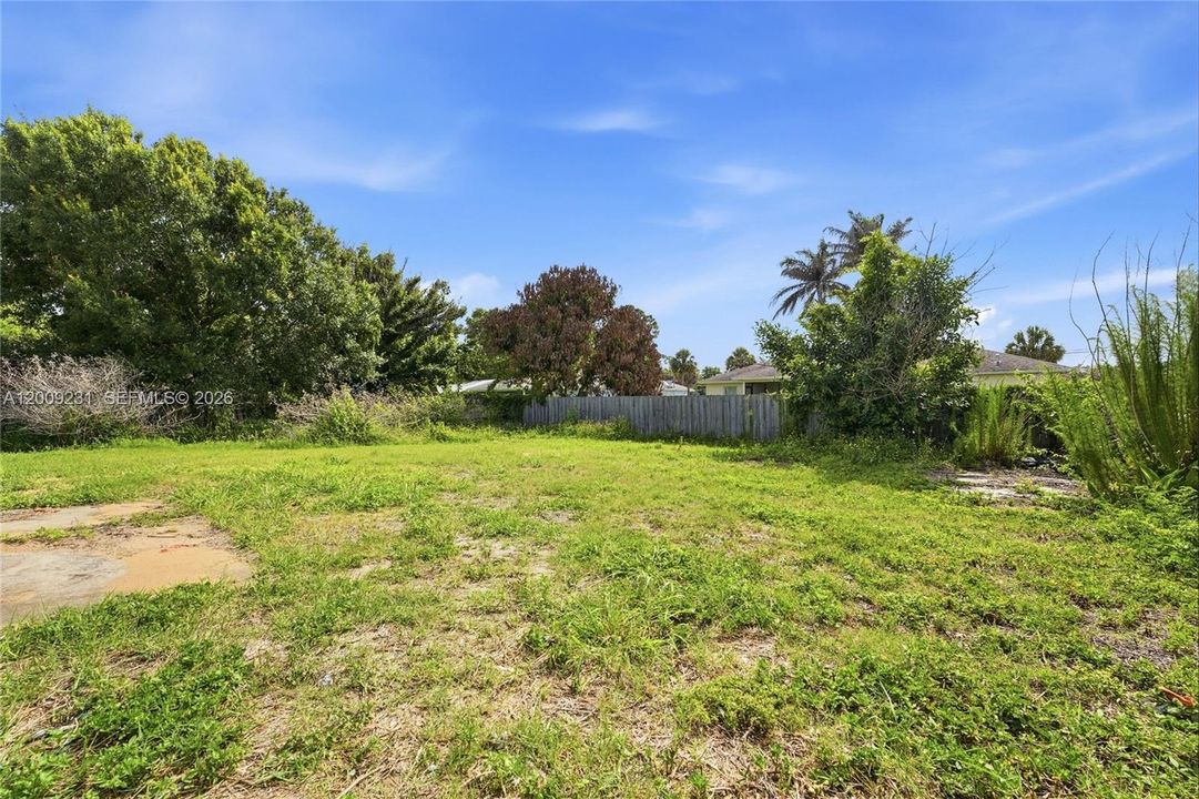 For Sale: $299,900 (3 beds, 2 baths, 1328 Square Feet)