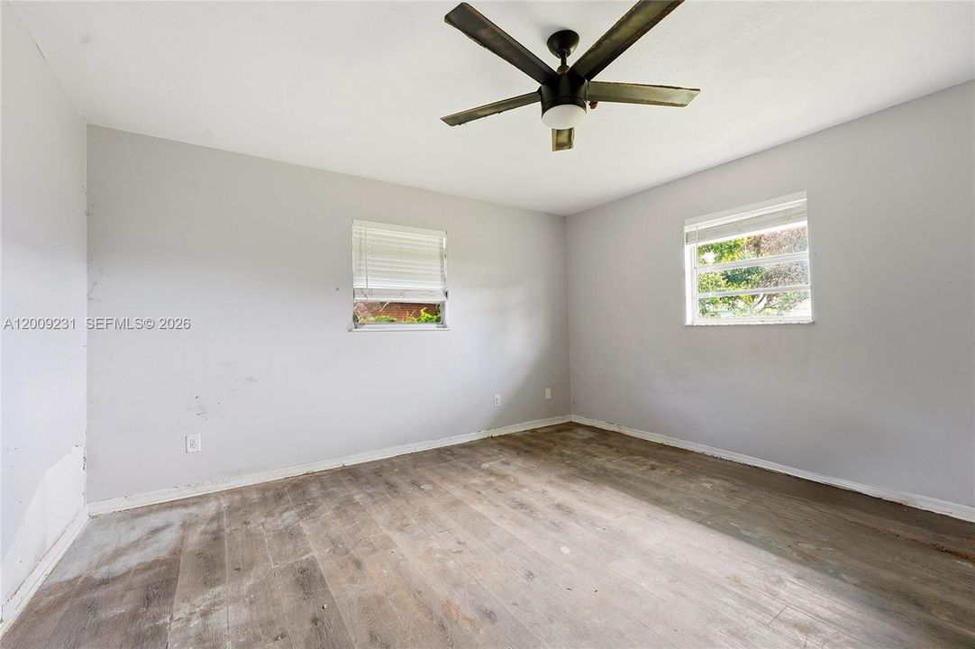 For Sale: $299,900 (3 beds, 2 baths, 1328 Square Feet)