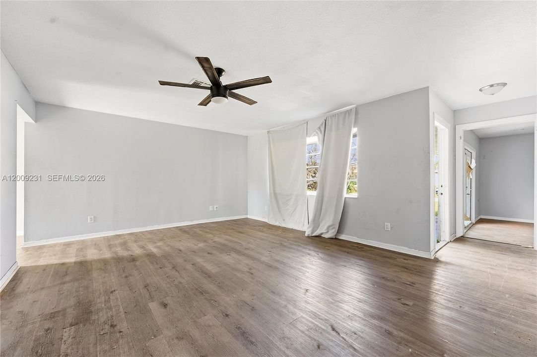 For Sale: $299,900 (3 beds, 2 baths, 1328 Square Feet)