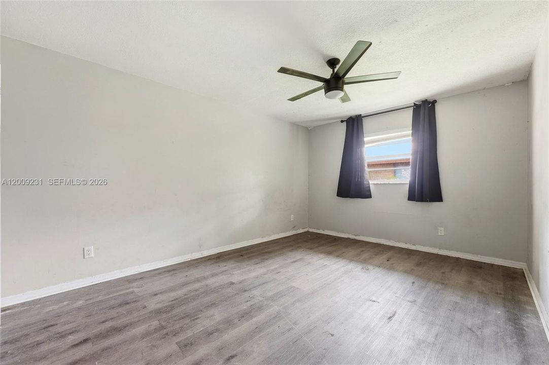 For Sale: $299,900 (3 beds, 2 baths, 1328 Square Feet)