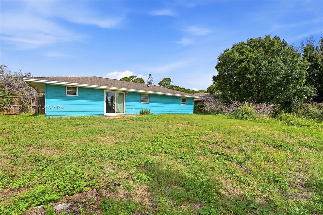 For Sale: $299,900 (3 beds, 2 baths, 1328 Square Feet)
