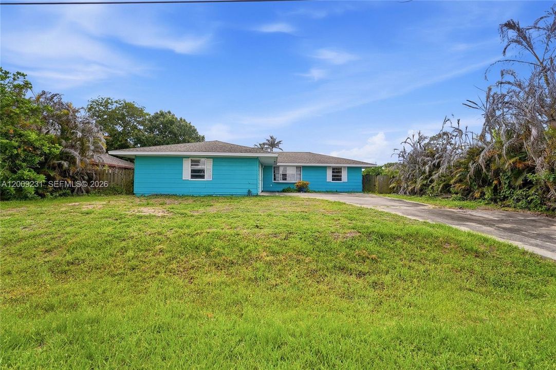 For Sale: $299,900 (3 beds, 2 baths, 1328 Square Feet)
