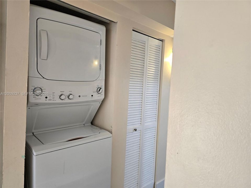 For Sale: $198,550 (2 beds, 2 baths, 840 Square Feet)