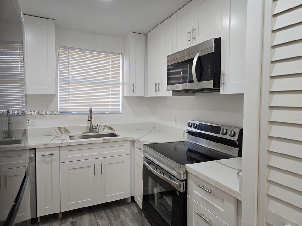 For Sale: $198,550 (2 beds, 2 baths, 840 Square Feet)