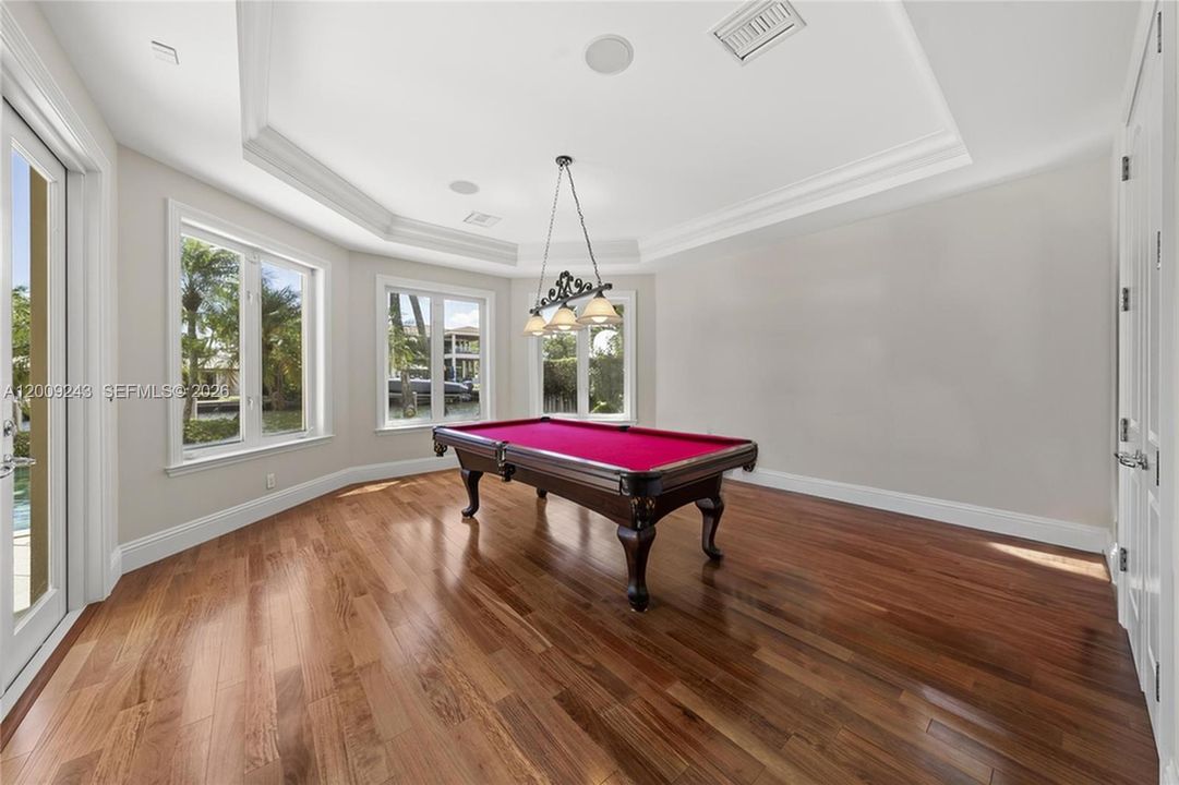 Current furniture virtually removed to look empty.