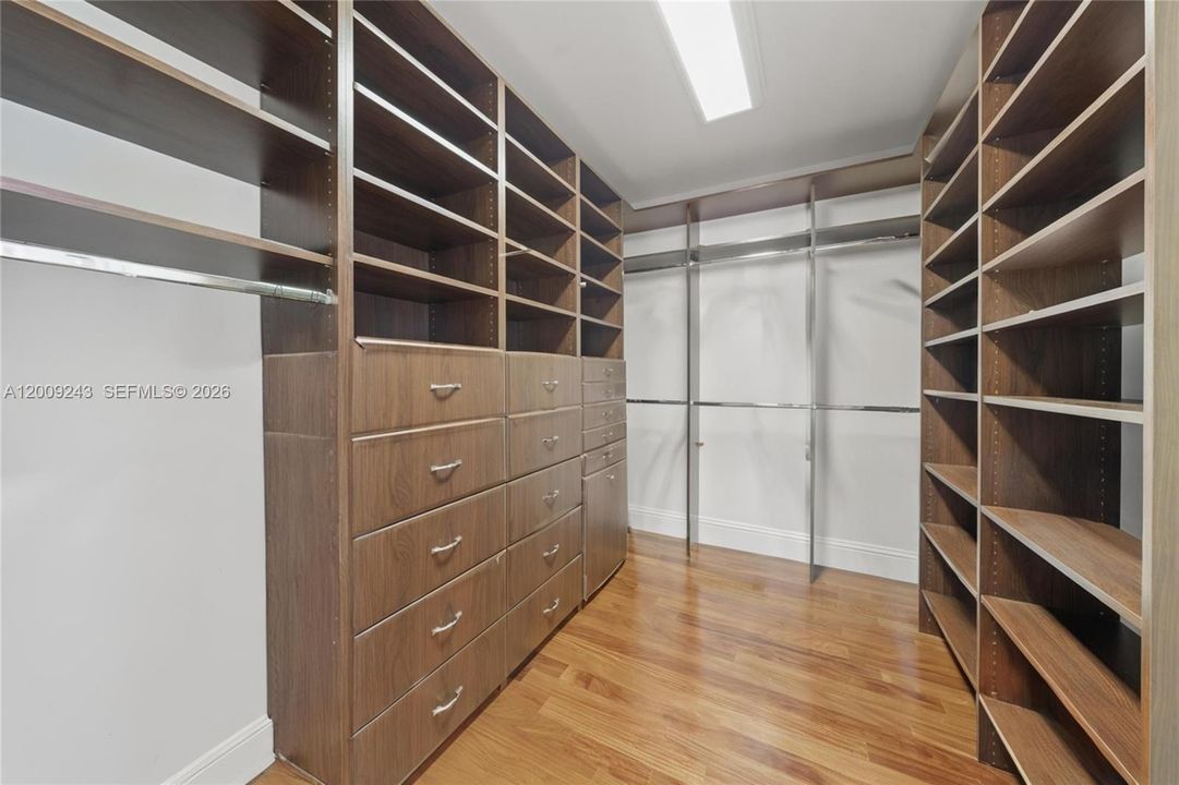 Current furniture virtually removed to look empty.
