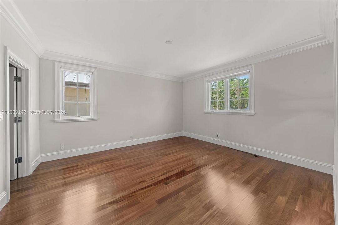 Current furniture virtually removed to look empty.