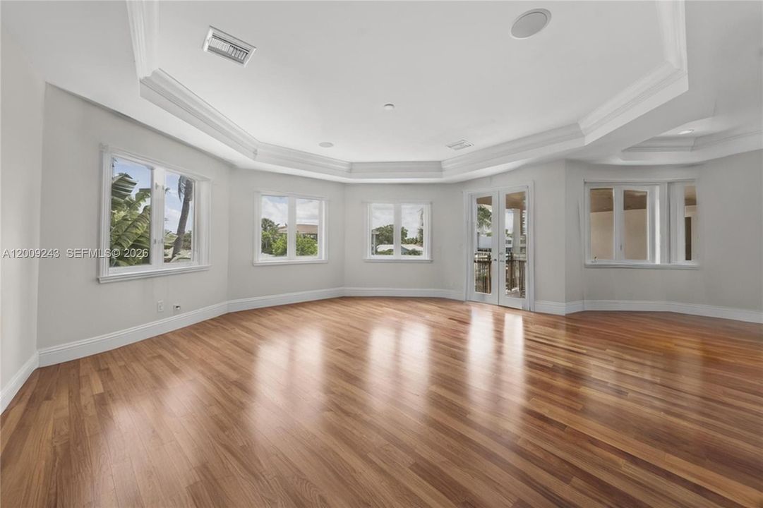 Current furniture virtually removed to look empty.