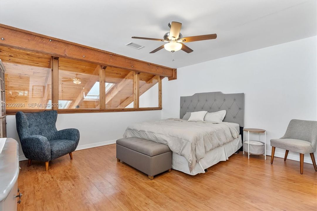 Activo con contrato: $350,000 (3 camas, 2 baños, 1580 Pies cuadrados)