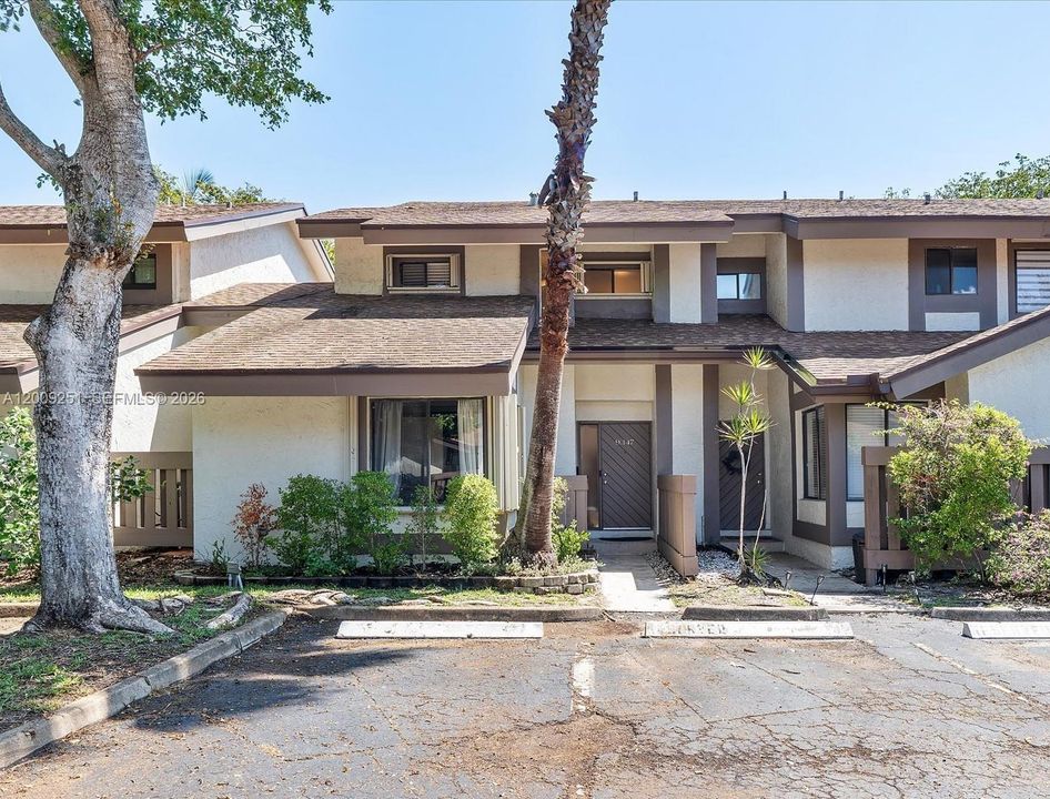 Activo con contrato: $350,000 (3 camas, 2 baños, 1580 Pies cuadrados)