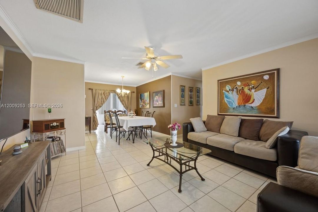 Activo con contrato: $312,900 (2 camas, 2 baños, 1025 Pies cuadrados)