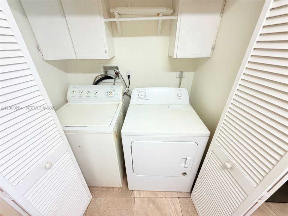 For Sale: $172,000 (2 beds, 2 baths, 1096 Square Feet)