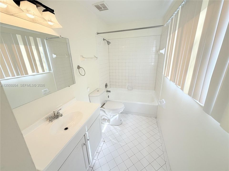 For Sale: $172,000 (2 beds, 2 baths, 1096 Square Feet)