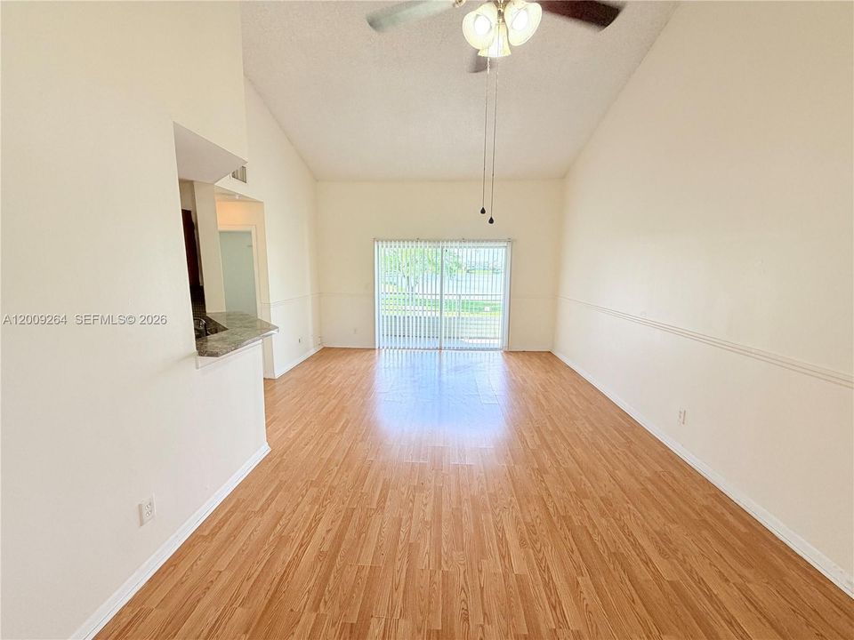 For Sale: $172,000 (2 beds, 2 baths, 1096 Square Feet)