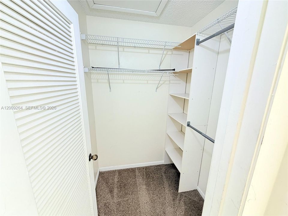 For Sale: $172,000 (2 beds, 2 baths, 1096 Square Feet)