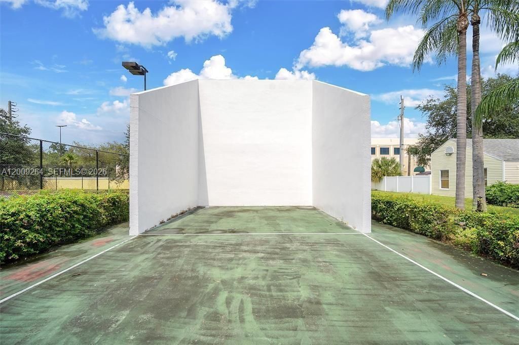 For Sale: $172,000 (2 beds, 2 baths, 1096 Square Feet)