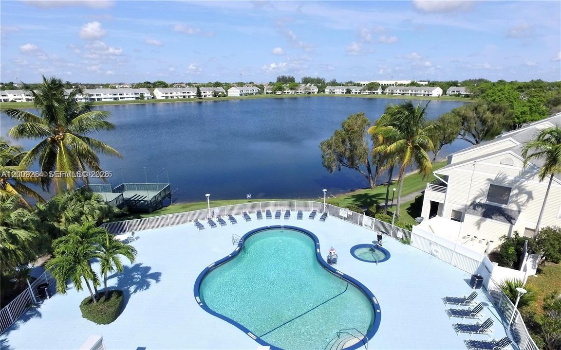 For Sale: $172,000 (2 beds, 2 baths, 1096 Square Feet)