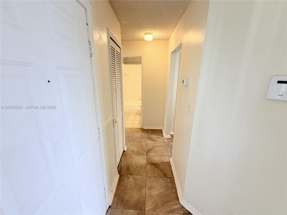 For Sale: $172,000 (2 beds, 2 baths, 1096 Square Feet)