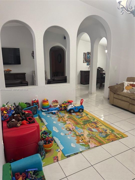 For Sale: $690,000 (4 beds, 2 baths, 2087 Square Feet)