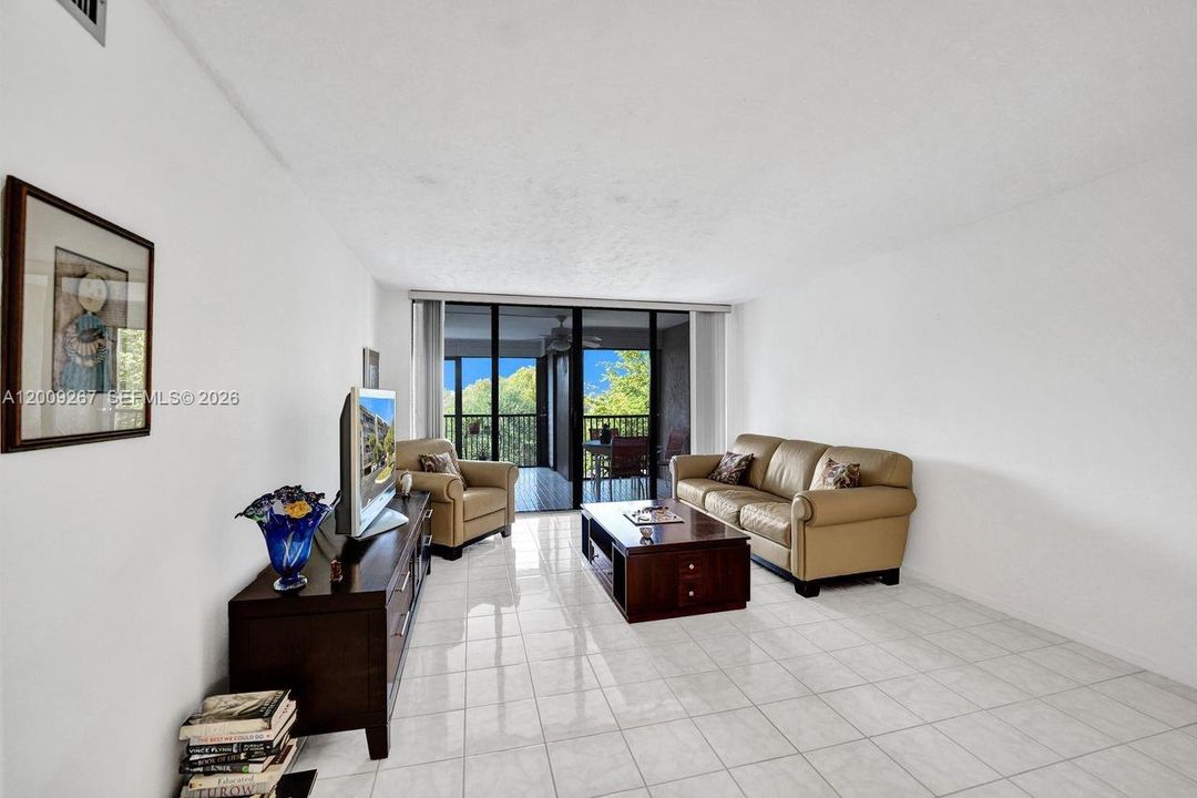 En Venta: $299,900 (2 camas, 2 baños, 1383 Pies cuadrados)