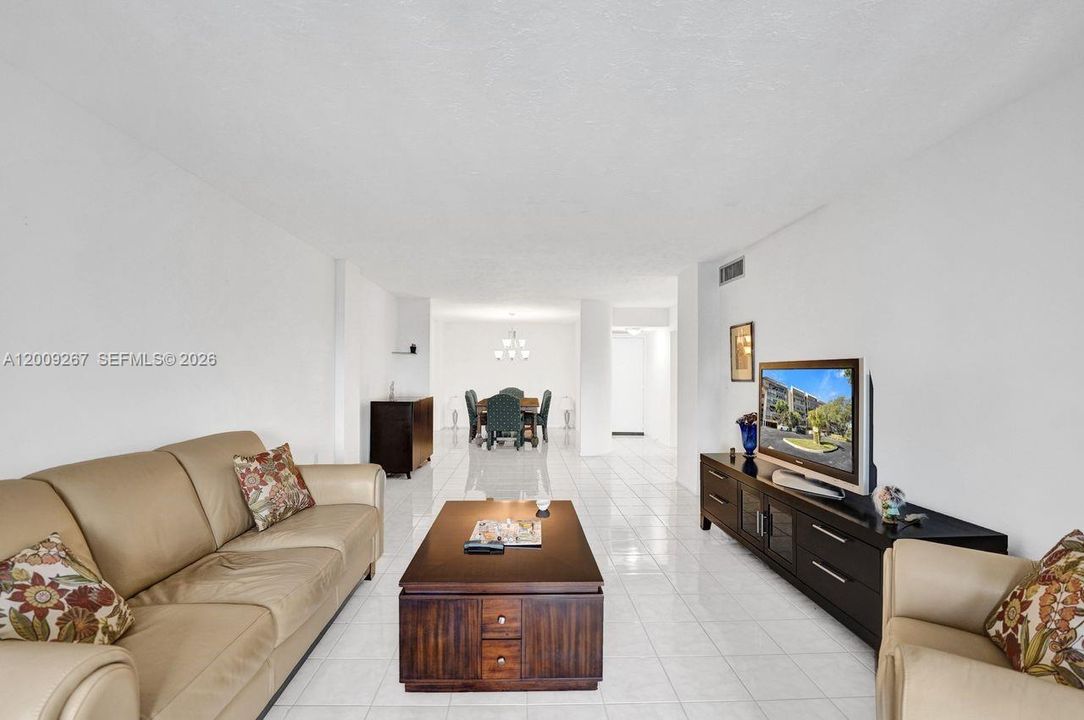 En Venta: $299,900 (2 camas, 2 baños, 1383 Pies cuadrados)