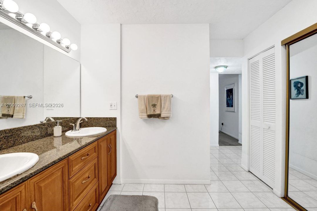 En Venta: $299,900 (2 camas, 2 baños, 1383 Pies cuadrados)